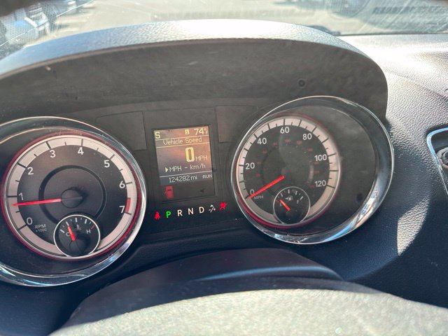 Used 2017 Dodge Grand Caravan SXT w/ Driver Convenience Group FWD image 2