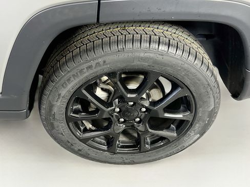 Used 2023 Jeep Compass Latitude w/ Convenience Group AWD/4WD image 29