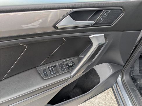 Used 2023 Volkswagen Tiguan SE w/ Panoramic Sunroof Package image 19