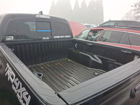 Used 2022 Toyota Tacoma TRD Off-Road w/ TRD Premium Off Road Package image 7