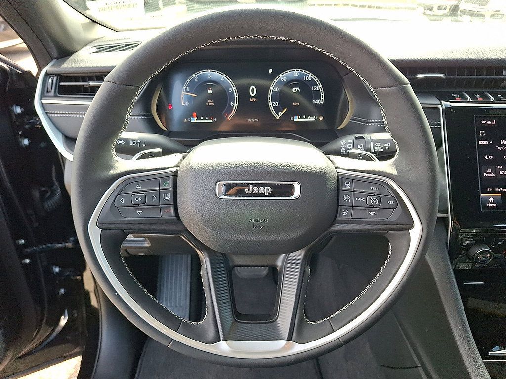 Used 2025 Jeep Grand Cherokee Laredo w/ Luxury Tech Group I AWD/4WD image 22