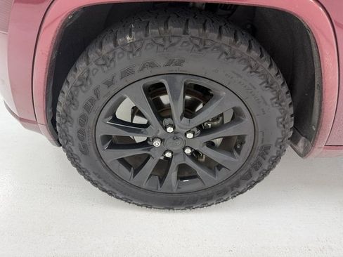 Used 2017 Jeep Grand Cherokee Altitude image 7