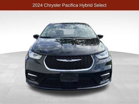 Used 2024 Chrysler Pacifica Limited FWD image 2