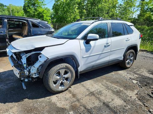 Used 2025 Toyota RAV4 XLE AWD/4WD image 3
