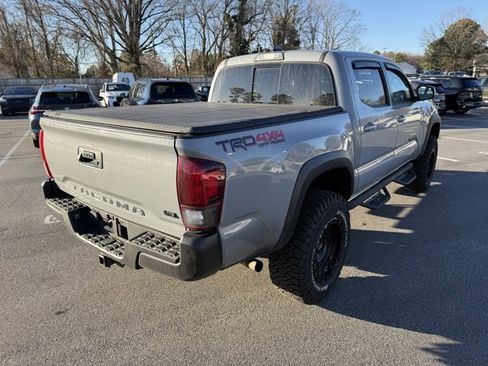 Used 2018 Toyota Tacoma TRD Off-Road image 12
