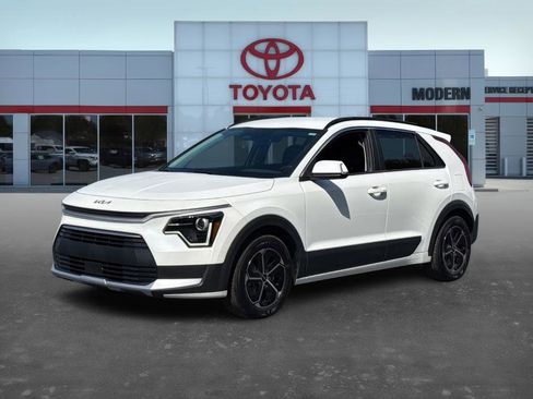 Used 2023 Kia Niro EX image 1