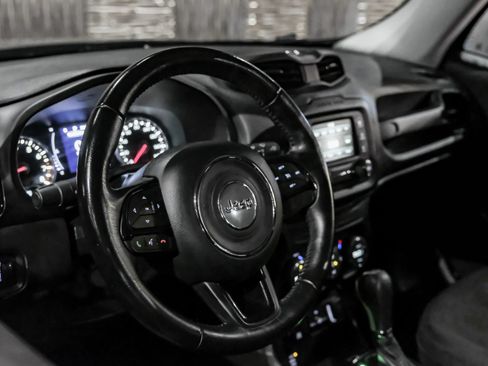 Used 2017 Jeep Renegade Altitude AWD/4WD image 15