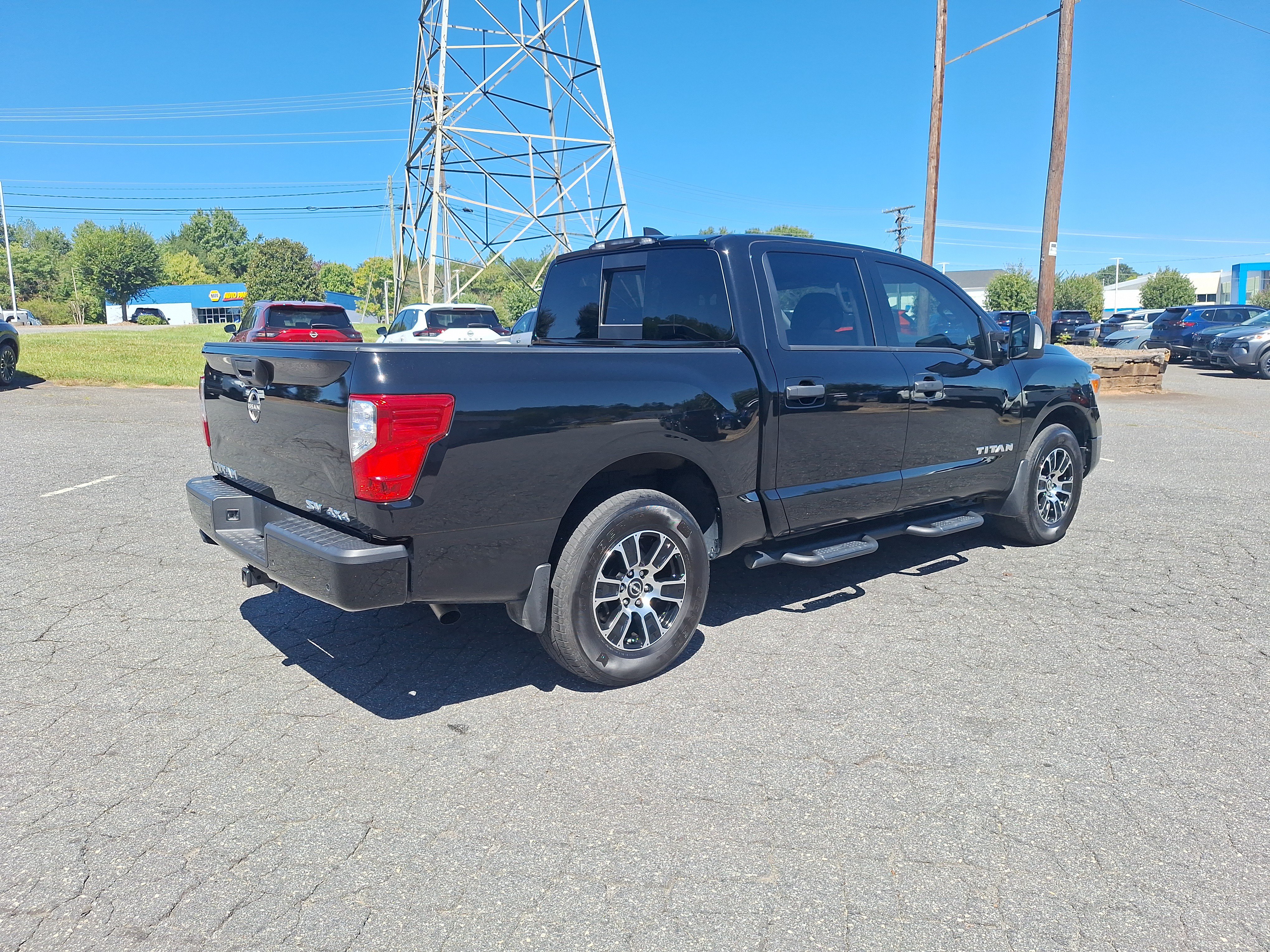 Used 2024 Nissan Titan SV w/ SV Convenience Package AWD/4WD image 5