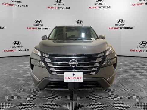 Used 2024 Nissan Rogue SV image 11