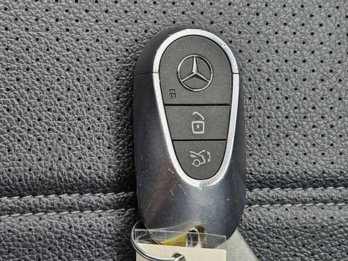 Used 2024 Mercedes-Benz GLC 300 4MATIC image 35