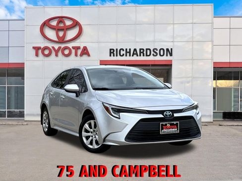 Used 2025 Toyota Corolla LE image 1