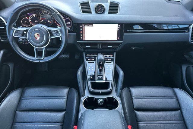 Used 2022 Porsche Cayenne AWD/4WD image 12
