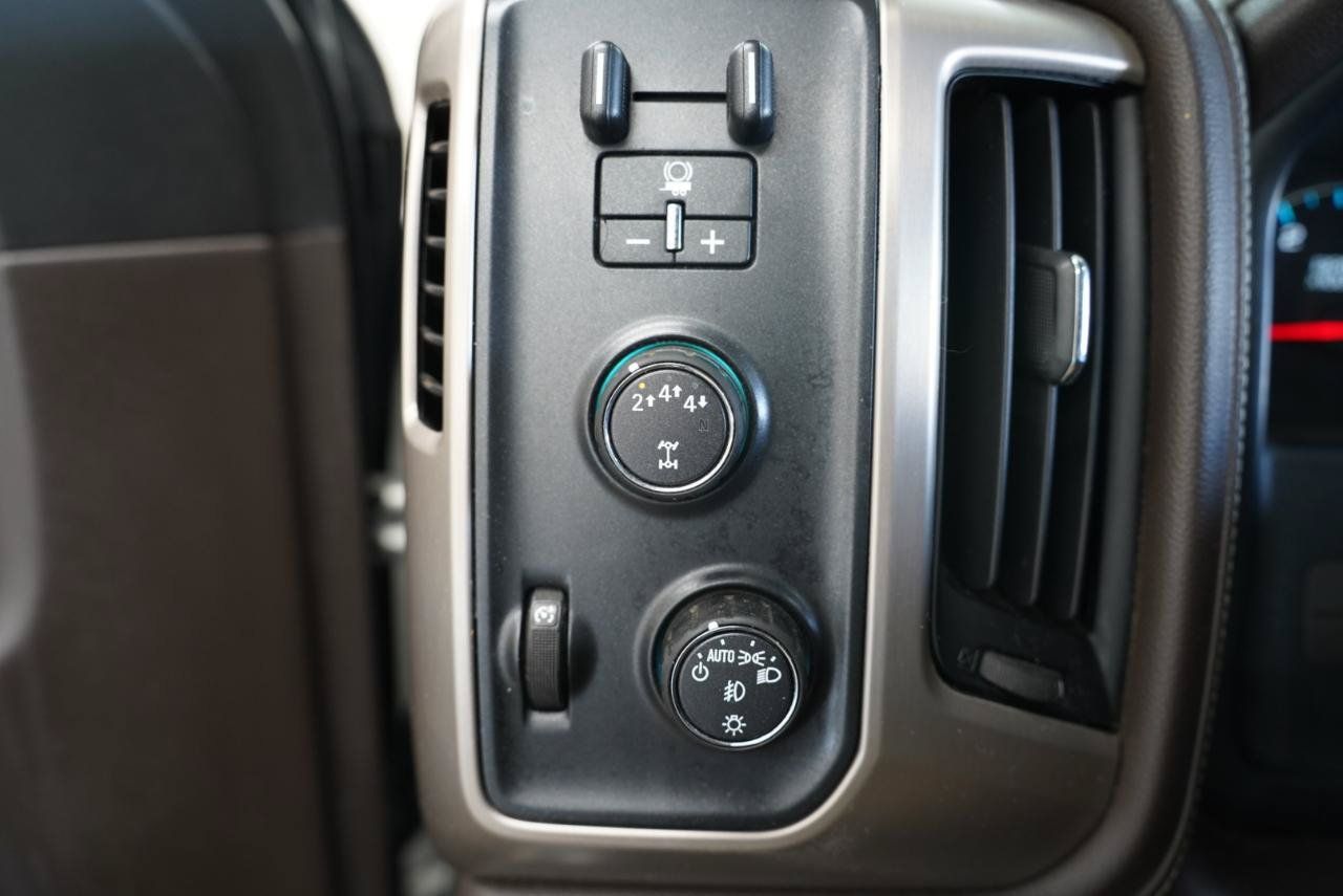 Used 2017 GMC Sierra 2500 Denali w/ Duramax Plus Package AWD/4WD image 24