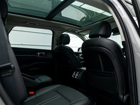 Used 2023 Kia Sorento SX image 19