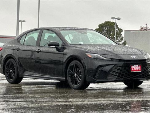 Certified 2025 Toyota Camry SE image 5