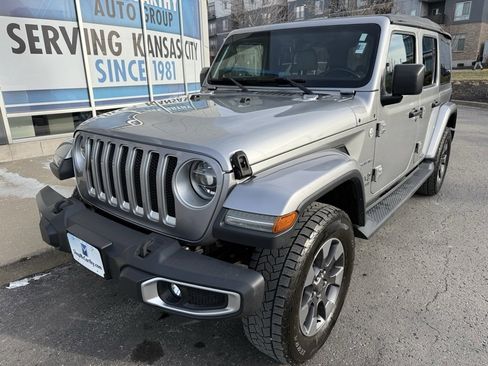 Used 2018 Jeep Wrangler Unlimited Sahara image 9