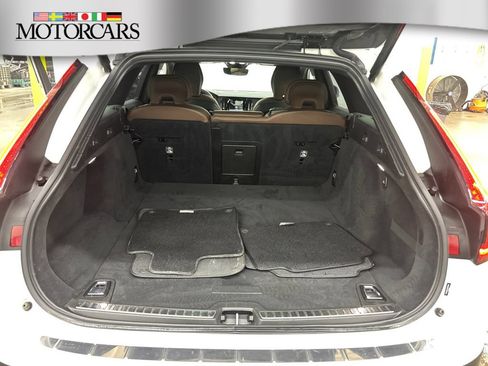 Used 2022 Volvo V90 B6 Cross Country w/ Advanced Package AWD/4WD image 15
