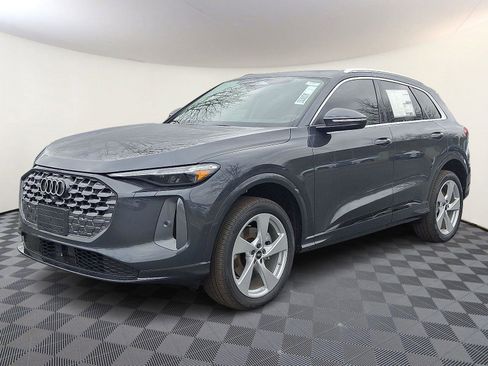 Used 2025 Audi Q5 Premium Plus AWD/4WD image 3