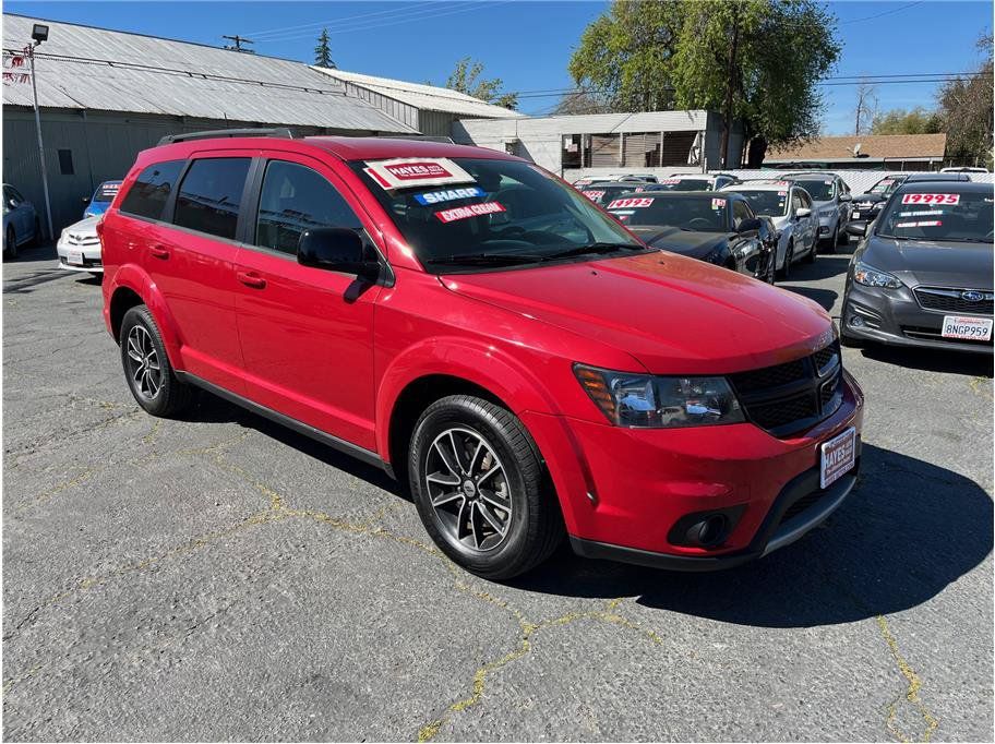 Used 2018 Dodge Journey SXT w/ Connectivity Group FWD image 1