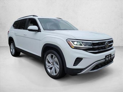 Used 2023 Volkswagen Atlas SE w/ Panoramic Sunroof Package FWD image 3
