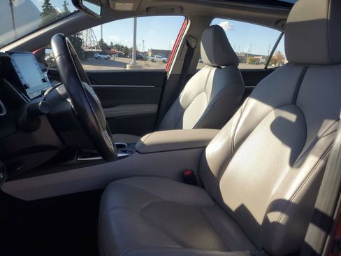 Used 2023 Toyota Camry XLE image 10