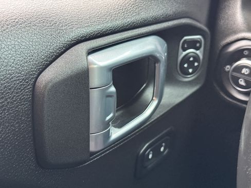 Used 2022 Jeep Gladiator Sport image 23