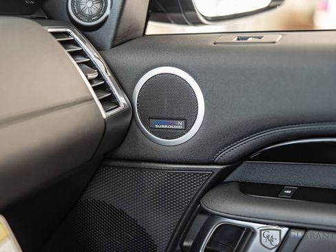 Used 2024 Land Rover Discovery S image 30