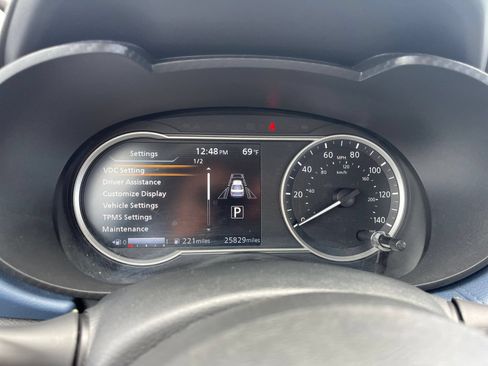 Used 2025 Nissan Versa SV FWD image 40