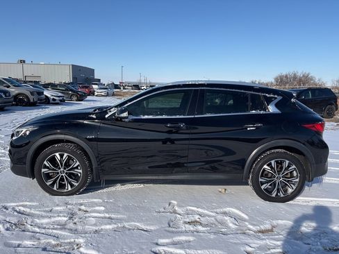 Used 2018 INFINITI QX30 Premium w/ Cargo Package image 2