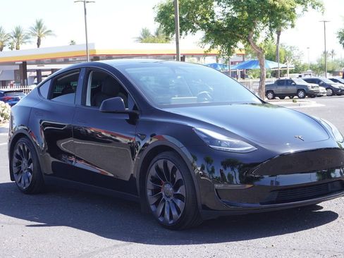 Used 2024 Tesla Model Y Performance AWD/4WD image 6