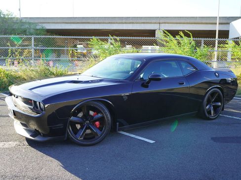 Used 2009 Dodge Challenger SRT8 w/ SRT Option Group II image 3