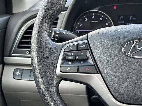 Used 2017 Hyundai Elantra SE image 8