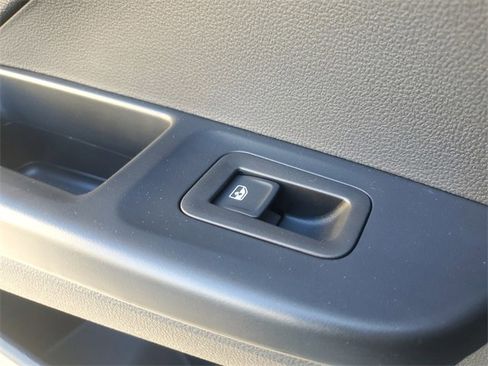 Certified 2025 Volkswagen Taos SE image 14