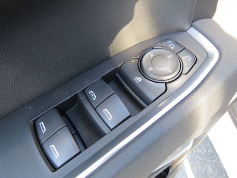 New 2025 GMC Sierra 1500 Elevation image 18