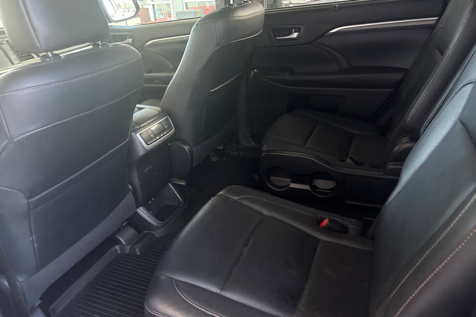 Used 2018 Toyota Highlander Limited AWD/4WD image 5