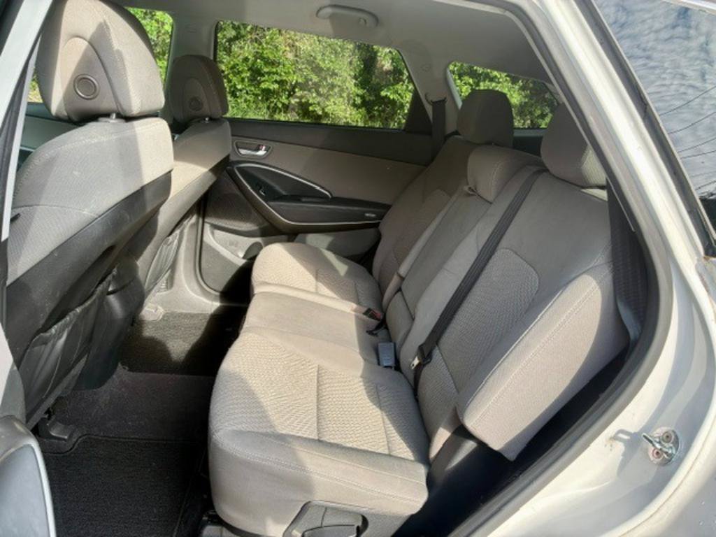 Used 2017 Hyundai Santa Fe SE w/ Cargo Package AWD/4WD image 9