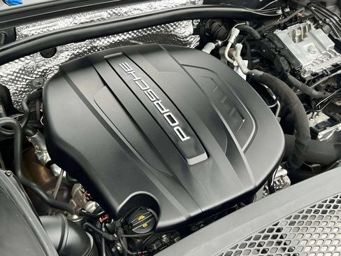 Used 2021 Porsche Macan AWD/4WD image 33