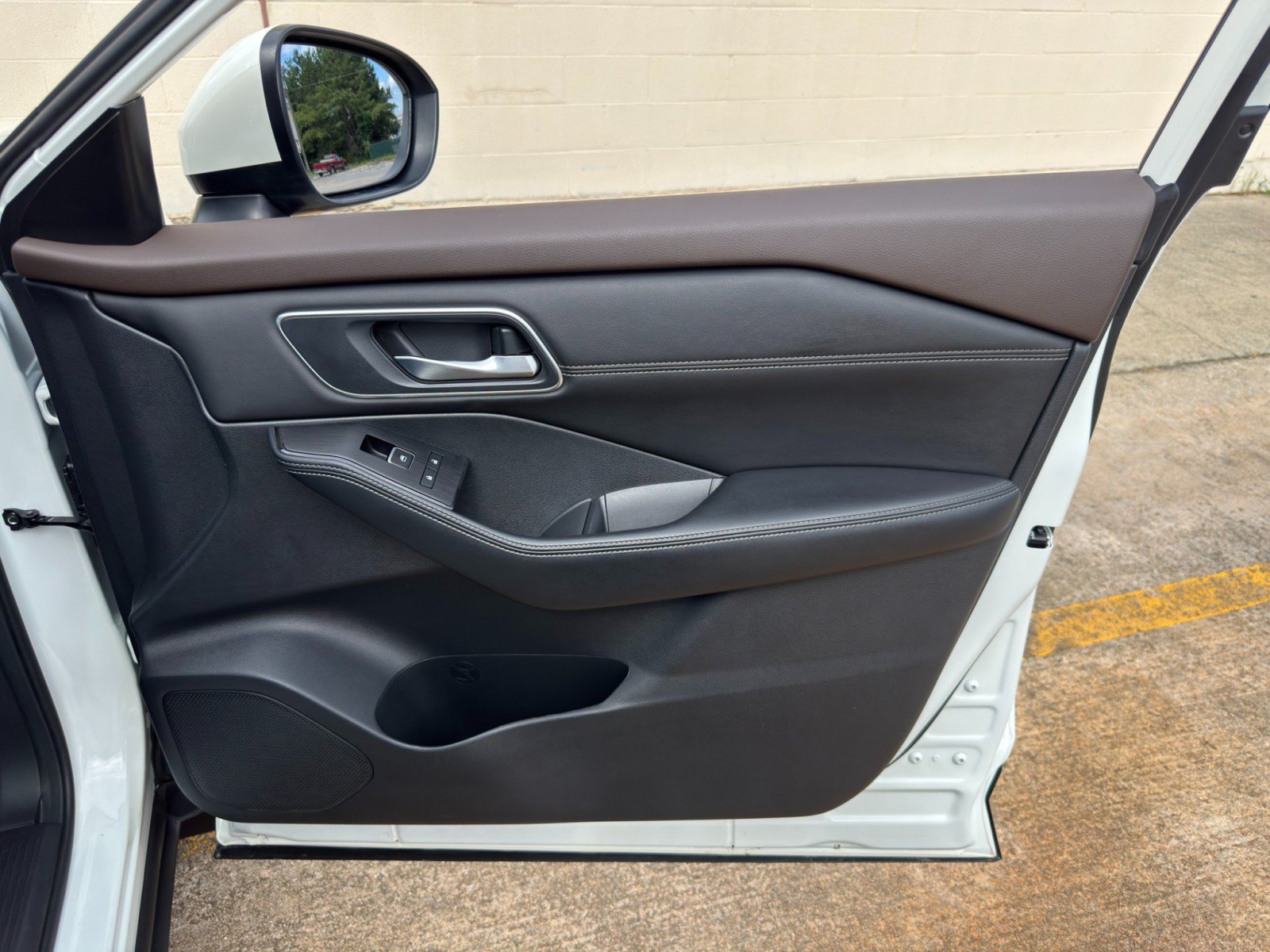 Used 2023 Nissan Rogue Platinum FWD image 41