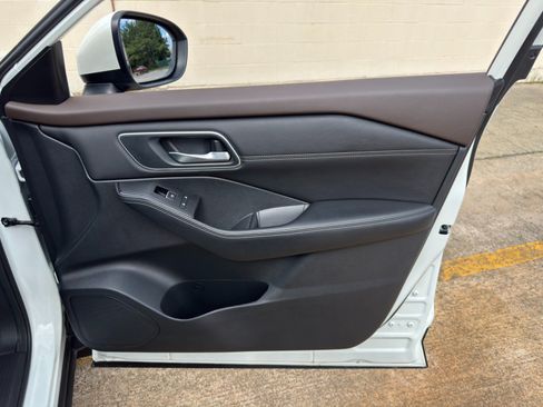 Used 2023 Nissan Rogue Platinum FWD image 41