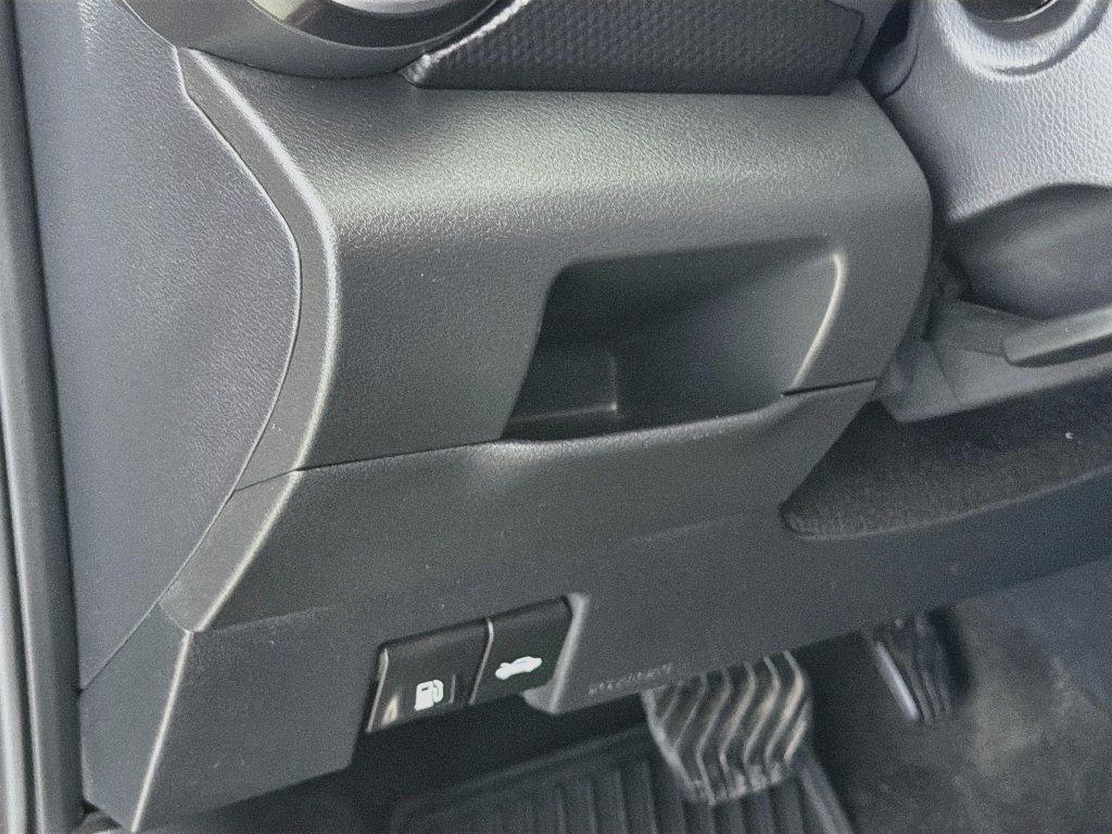 Used 2023 Nissan Kicks SV FWD image 13