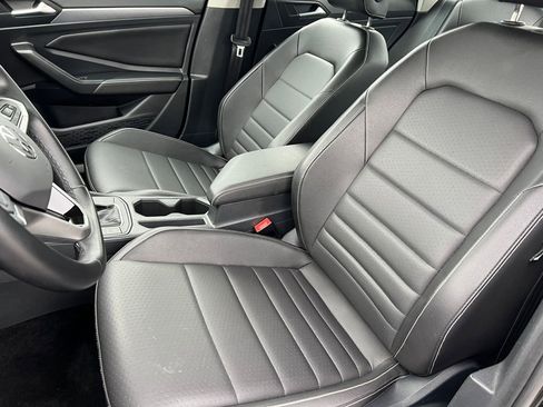 Used 2024 Volkswagen Jetta SE image 10