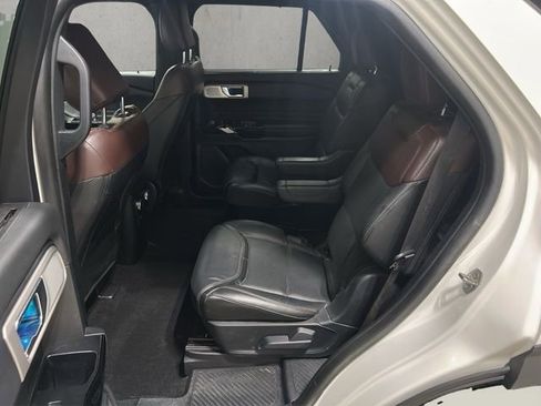 Used 2021 Ford Explorer Platinum w/ Premium Technology Package image 23