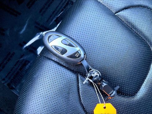 Used 2024 Hyundai Elantra Limited FWD image 15