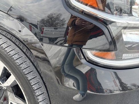 Certified 2019 Chevrolet Suburban LT w/ RST Edition image 20