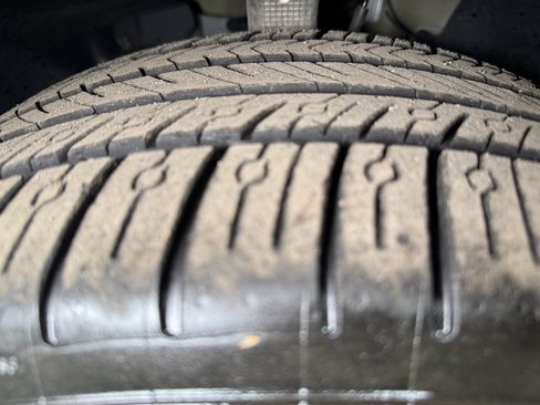 Used 2020 Tesla Model Y Long Range image 36