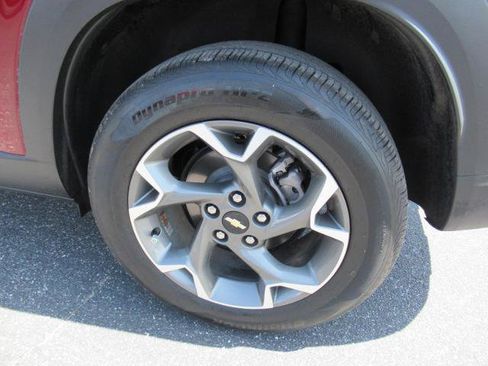 Used 2024 Chevrolet Trax LT FWD image 8