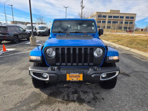 Used 2023 Jeep Gladiator Overland w/ Cold Weather Group image 10