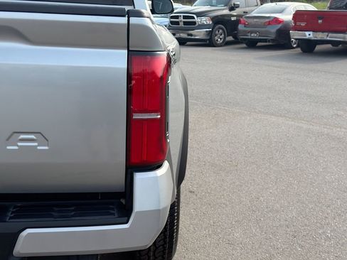 Used 2024 Toyota Tacoma TRD Off-Road image 11