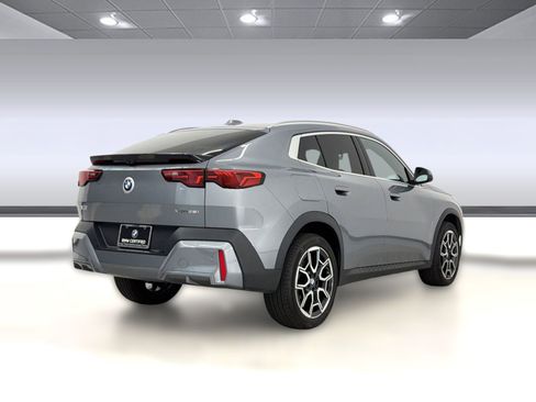 Used 2025 BMW X2 xDrive28i w/ Premium Package AWD/4WD image 9