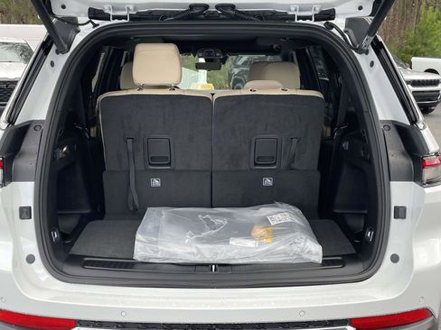 New 2025 Jeep Grand Cherokee L Limited w/ Luxury Tech Group II AWD/4WD image 40